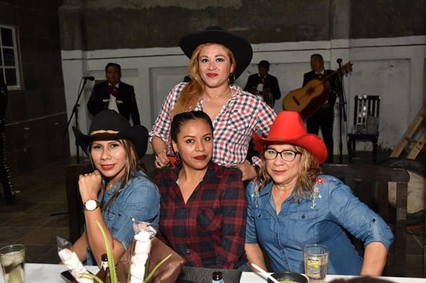 Zulema Delgado Figueroa es celebrada por su cumpleaños