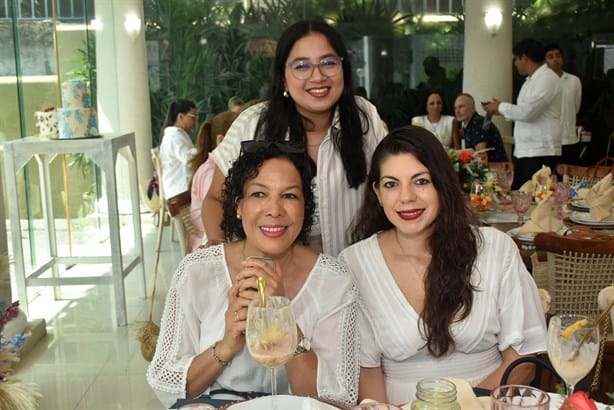 Gissel Castellanos disfruta brunch de aniversario