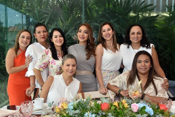 Gissel Castellanos disfruta brunch de aniversario