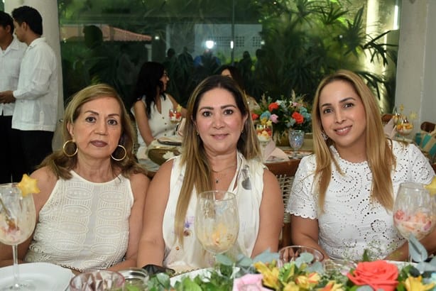 Gissel Castellanos disfruta brunch de aniversario