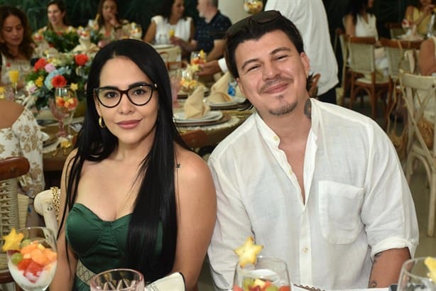 Gissel Castellanos disfruta brunch de aniversario