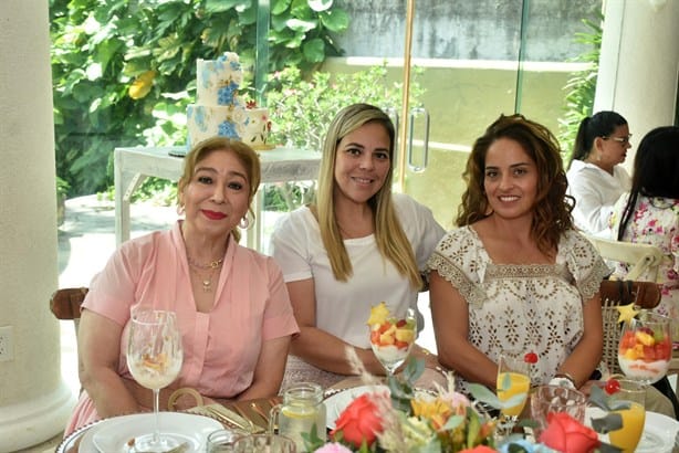 Gissel Castellanos disfruta brunch de aniversario