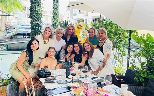 Adriana del Río Quezada disfruta reunión en su día