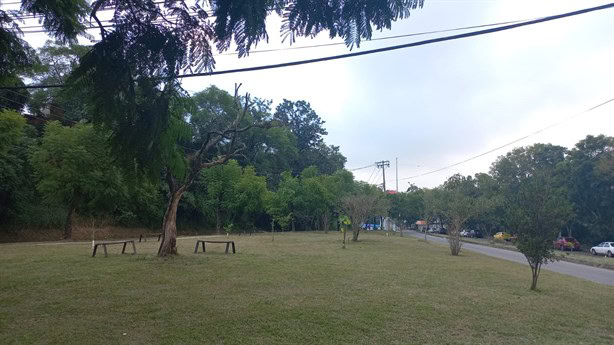 Sin alumbrado y entre la inseguridad, así está el parque entre El Olmo y Las Trancas