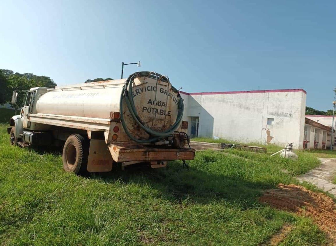 Nuevamente golpea desabasto de agua al hospital Oluta-Acayucan