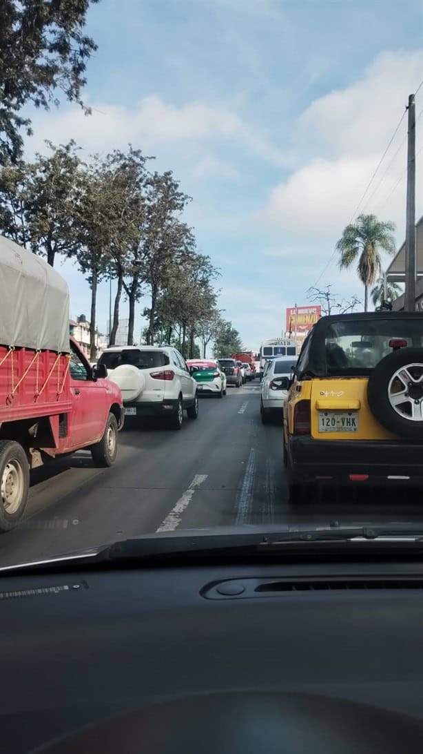 Xalapa entre caos vial; ciudadanos pierden hasta 78 horas en el tráfico al año