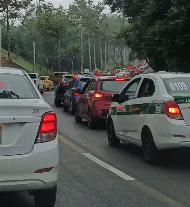 Xalapa entre caos vial; ciudadanos pierden hasta 78 horas en el tráfico al año