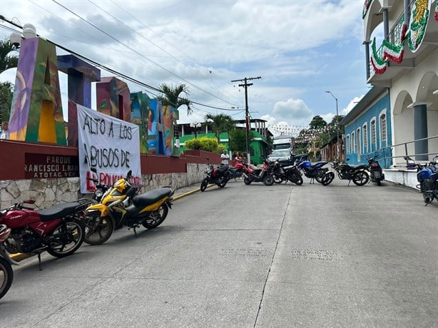 Vuelven a bloquear carretera Atoyac-Paso del Macho ante presuntos abusos policiales