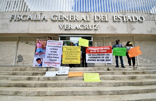 A sus hijos los mataron policías de Veracruz y la FGE encubre sus crímenes, acusan