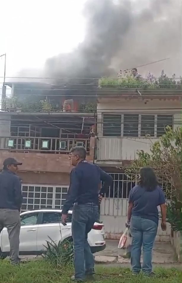 Incendio en Xalapa arrasa con tres habitaciones en avenida Villahermosa (+Video)