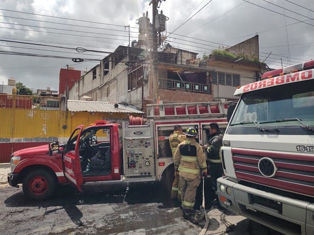 Incendio en Xalapa arrasa con tres habitaciones en avenida Villahermosa (+Video)