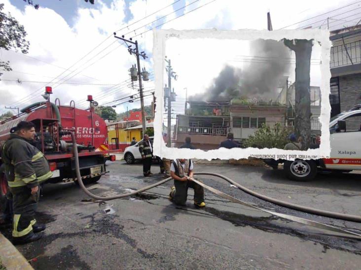 Incendio en Xalapa arrasa con tres habitaciones en avenida Villahermosa (+Video)