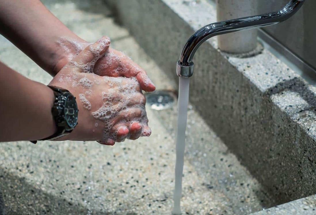 ¿Por qué debes lavarte las manos después de ir al baño?