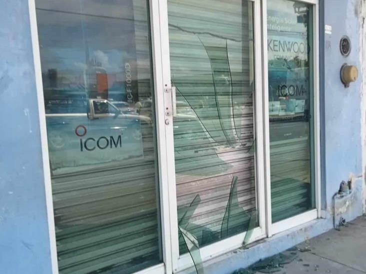 Vandalizan comercio en Martínez de la Torre