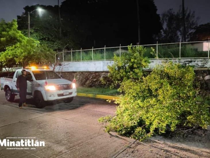 Protección Civil de Minatitlán actúa ante lluvias por tormenta tropical John