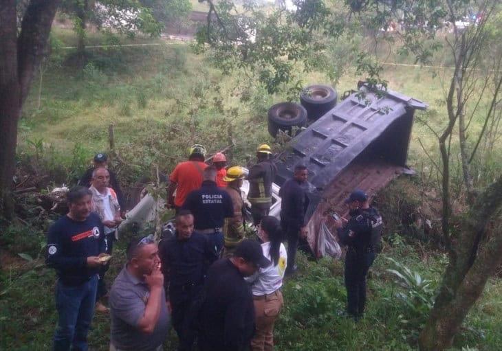 Volcadura de camión de volteo en El Tronconal deja un muerto y dos heridos