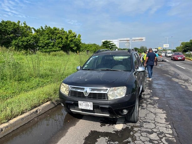 Pareja en motocicleta termina hospitalizada tras chocar en la carretera Veracruz - Xalapa