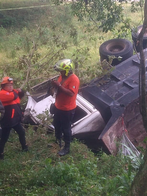 Volcadura de camión de volteo en El Tronconal deja un muerto y dos heridos