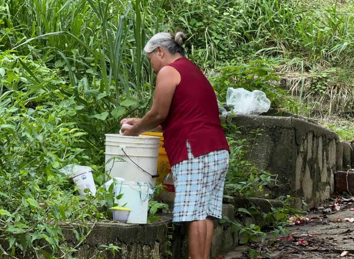 Cierre del Yurivia: Manantiales mitigan la falta de agua en hogares de Coatzacoalcos