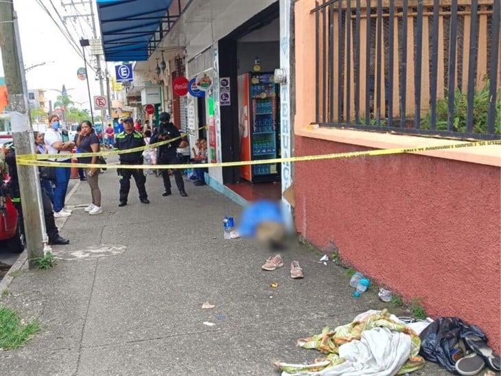 Adulto mayor en aparente situación de calle fallece en la vía pública en Córdoba