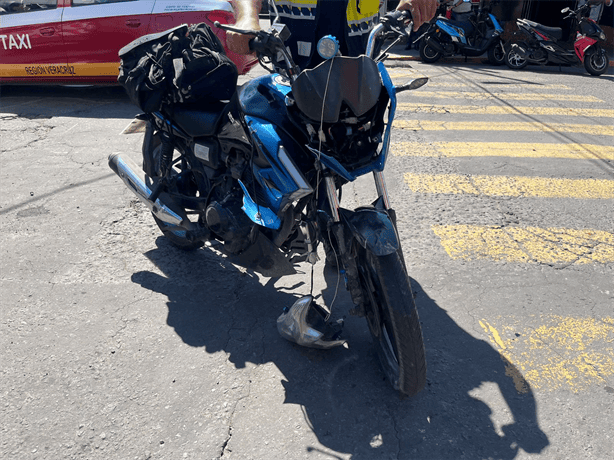 Motociclista lesionado tras choque con camioneta en la zona de mercados de Veracruz