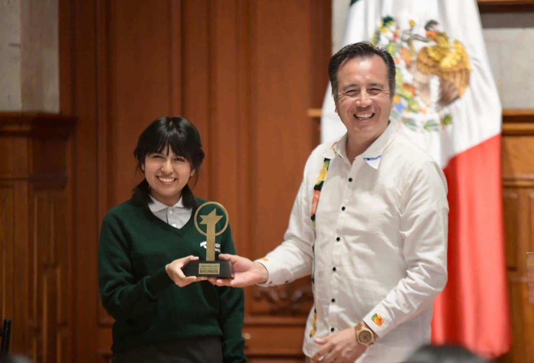 Estudiante de Papantla Ángela Olazarán recibe el Global Student Prize 2024 | VIDEO