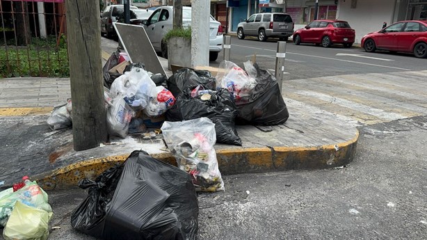 ¡Qué asco! Amanece Poza Rica inundada de basura