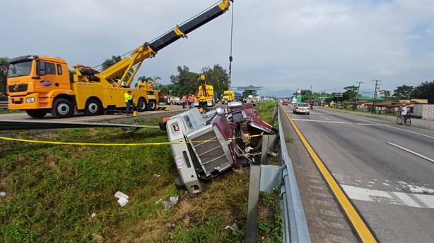 Tráiler fuera de control: conductor fallece en la Puebla- Veracruz