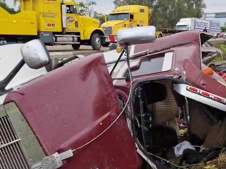 Tráiler fuera de control: conductor fallece en la Puebla- Veracruz