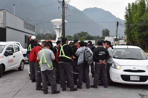 Acusan a Coca-Cola Femsa de abuso laboral: bloquean acceso en Orizaba