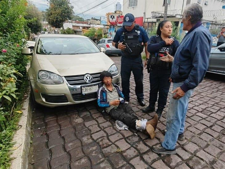 Vecinos se hartan y detienen a un sujeto agresivo en Xalapa, ¿qué hizo?