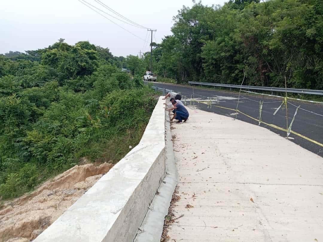 SIOP inspecciona daños en obras de carretera Nanchital-Las Choapas