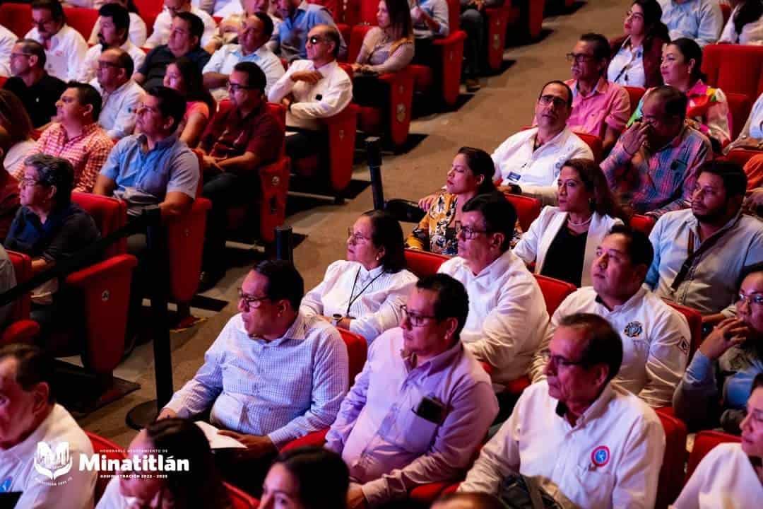 Carmen Medel Palma Asiste al Evento Motores de Desarrollo en Coatzacoalcos