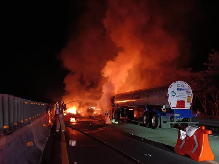 Autopista Cosoleacaque-La Tinaja: fatal accidente afecta el tráfico