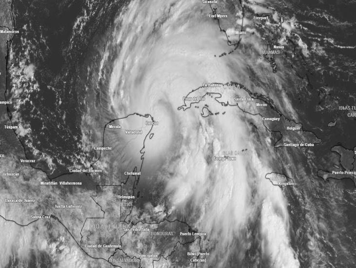 Huracán Helene sube a categoría 3, deja México y se dirige a los Estados Unidos