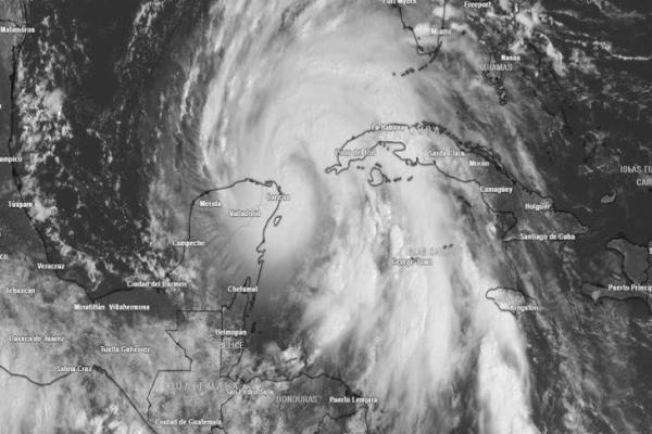 Huracán Helene sube a categoría 3, deja México y se dirige a los Estados Unidos