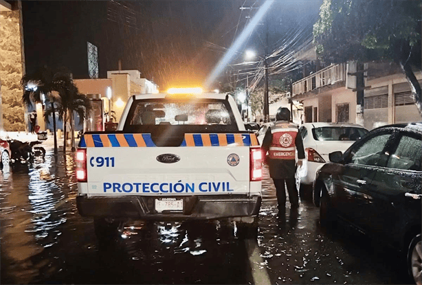 Operativo en Boca del Río tras lluvias: Cinco vehículos varados y varias inundaciones