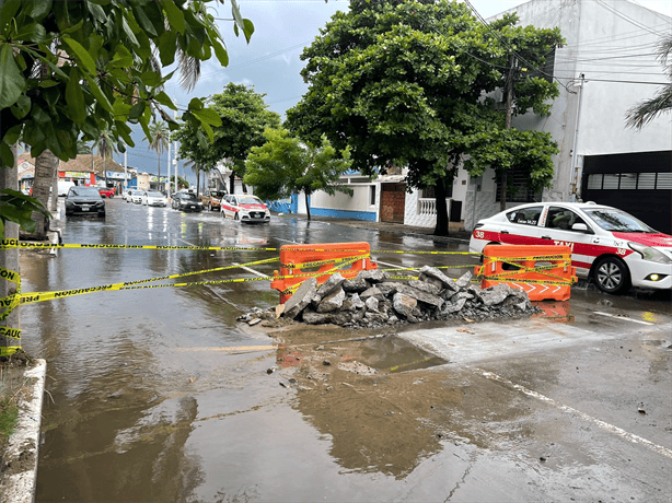 Tormenta provoca inundaciones en la avenida Valentín Gómez Farías en Veracruz