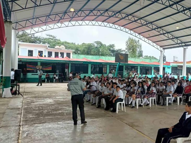 Guardia Nacional da pláticas sobre prevención del delito en primaria de Tenochtitlán