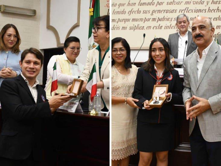 Reconocen a normalistas de Xalapa con medallas de excelencia académica