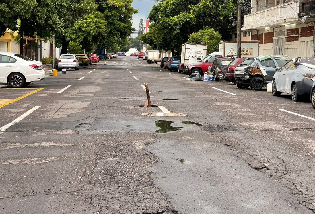 Vecinos de la colonia Zaragoza denuncian nuevos baches tras obras de Grupo MAS en Veracruz