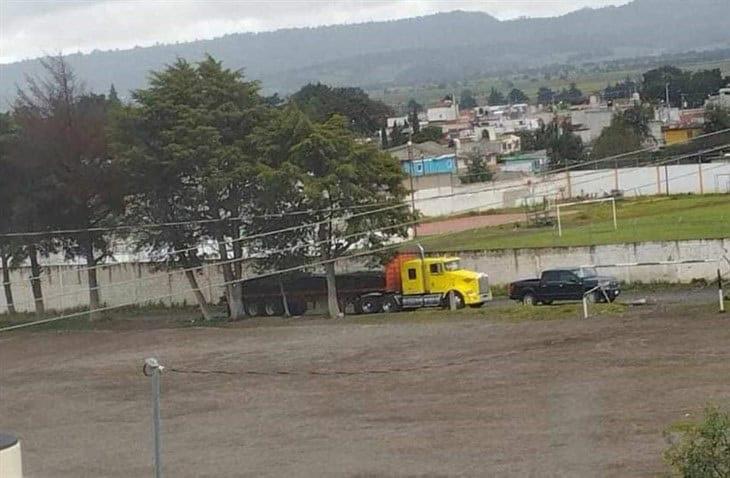 ¡Lo querían vaciar! Denuncian robo de tráiler mientras ascendía las Cumbres de Maltrata