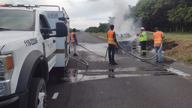 Vehículo se incendia en autopista Veracruz-Córdoba