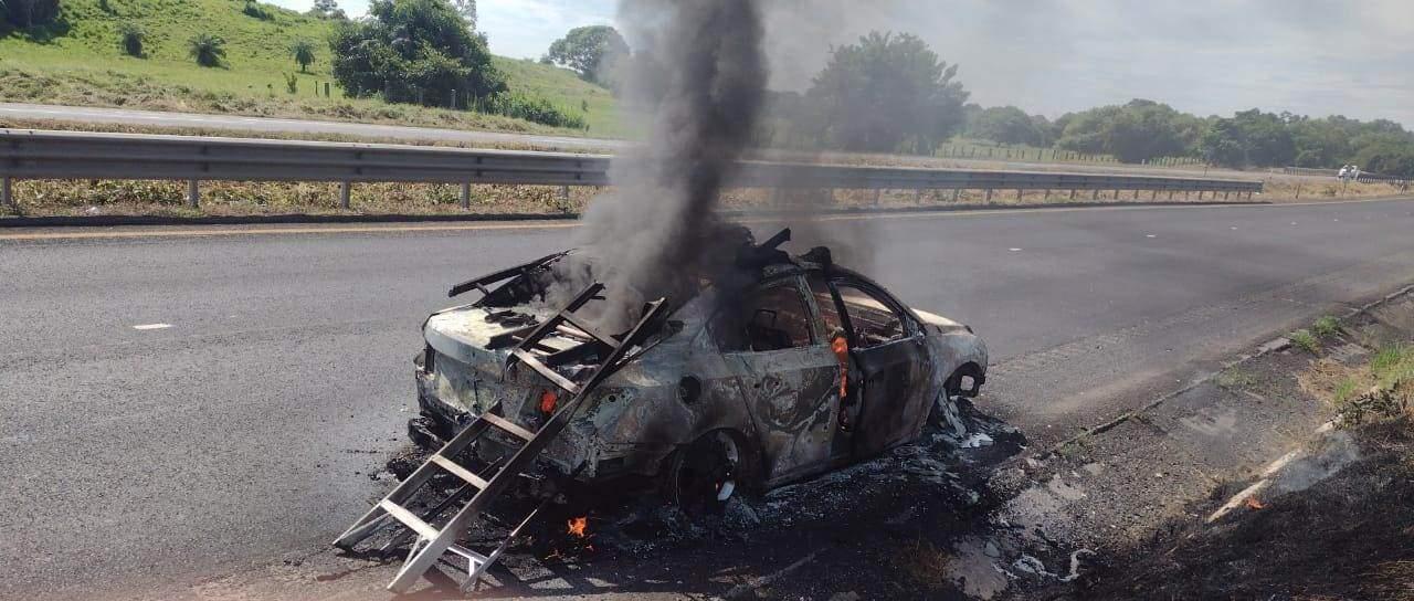 Vehículo se incendia en autopista Veracruz-Córdoba