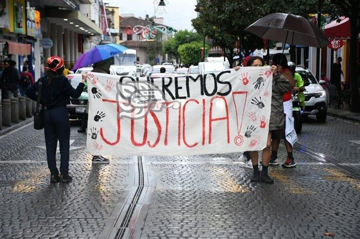 No olvidar: 10 años de Ayotzinapa; nos faltan 43, marchan en Xalapa