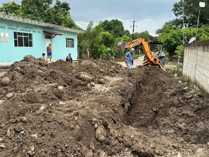 Realizan trabajos de renovación de tuberías en comunidad de Misantla