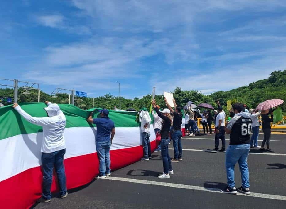 Trabajadores del Poder Judicial liberan caseta de La Antigua en Veracruz