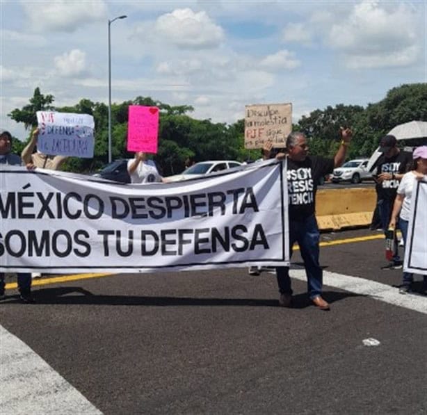 Trabajadores del Poder Judicial liberan caseta de La Antigua en Veracruz