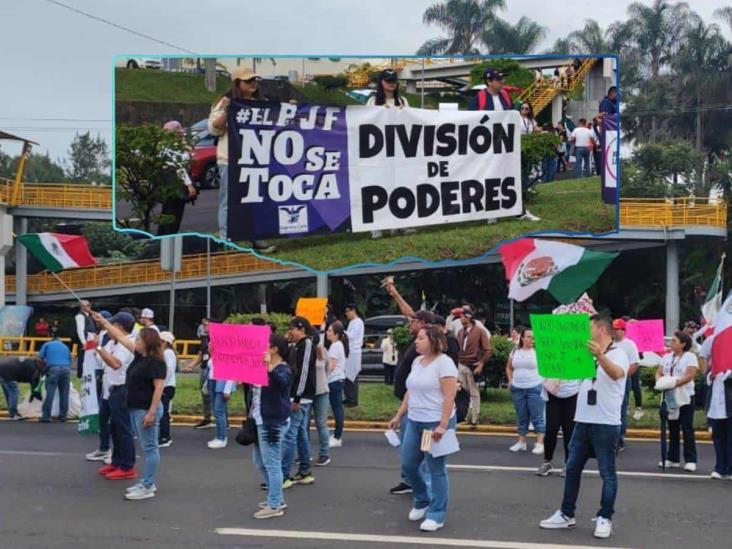 Trabajadores del Poder Judicial bloquean carretera Xalapa-Veracruz