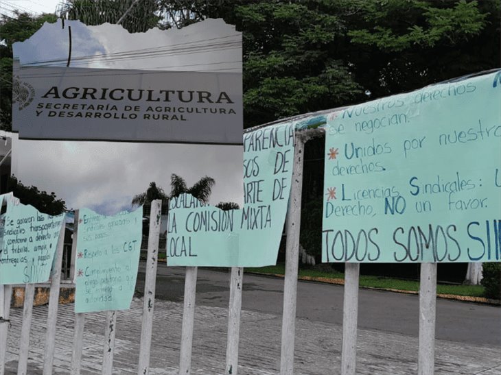 Protestan sindicalizados de la Sader en Xalapa; reclaman carencias laborales